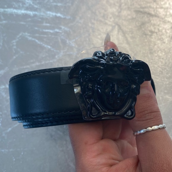 Versace Medusa-head “La Medusa” black leather belt w/enamel buckle NWOT - Picture 5 of 11